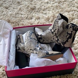 Vince Camuto Stunning glossy python print booties!
